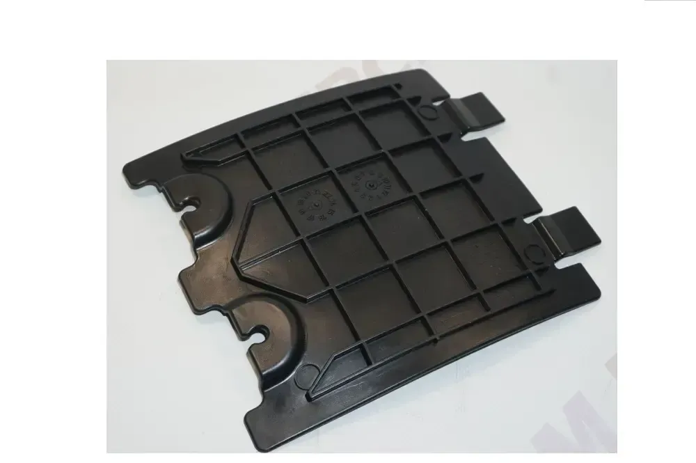 Front inner fender cover L